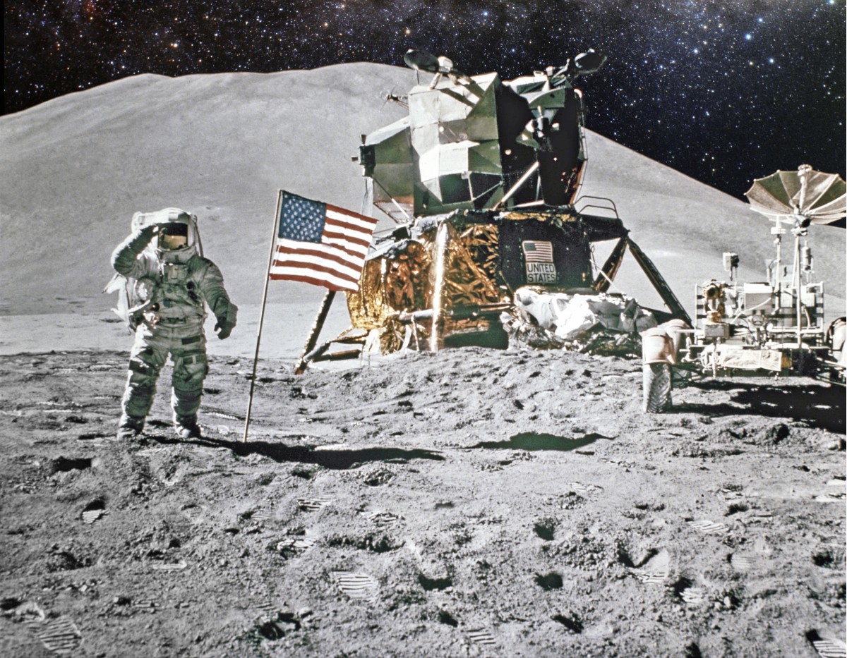 Astronaut Saluting the US Flag on the moon.