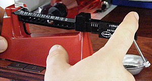 Weight a powder charge using the Lee Precision Safety Scale